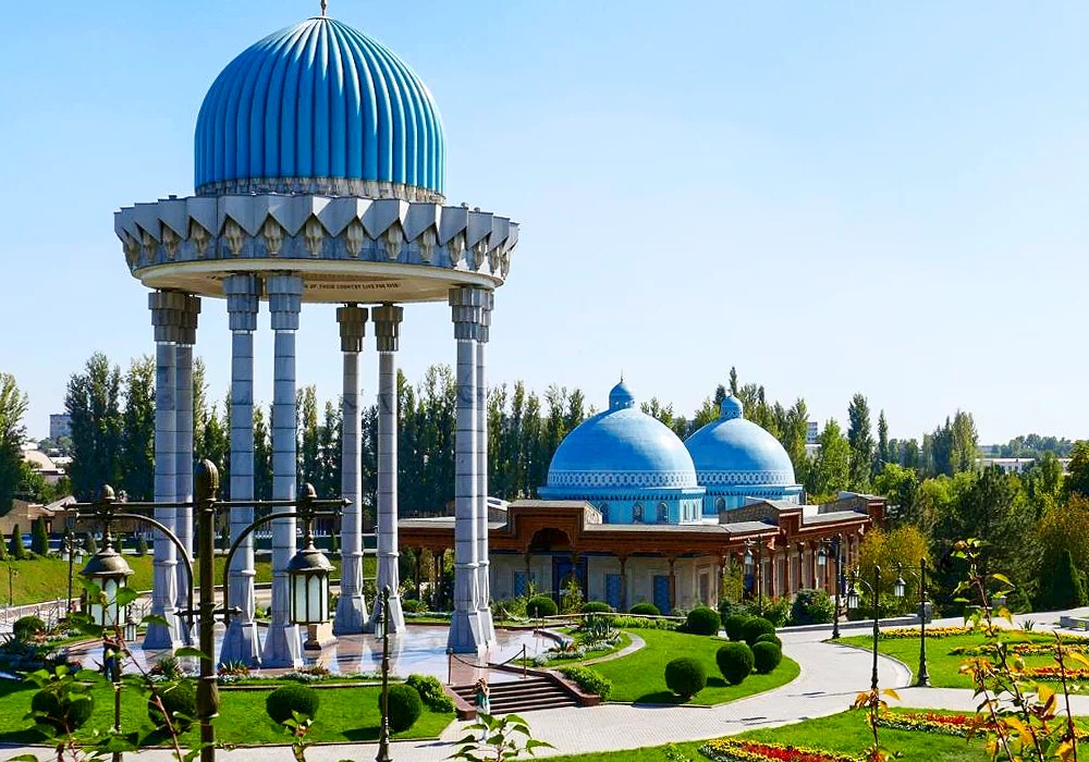 Monument and landscaped grounds in Tashkent